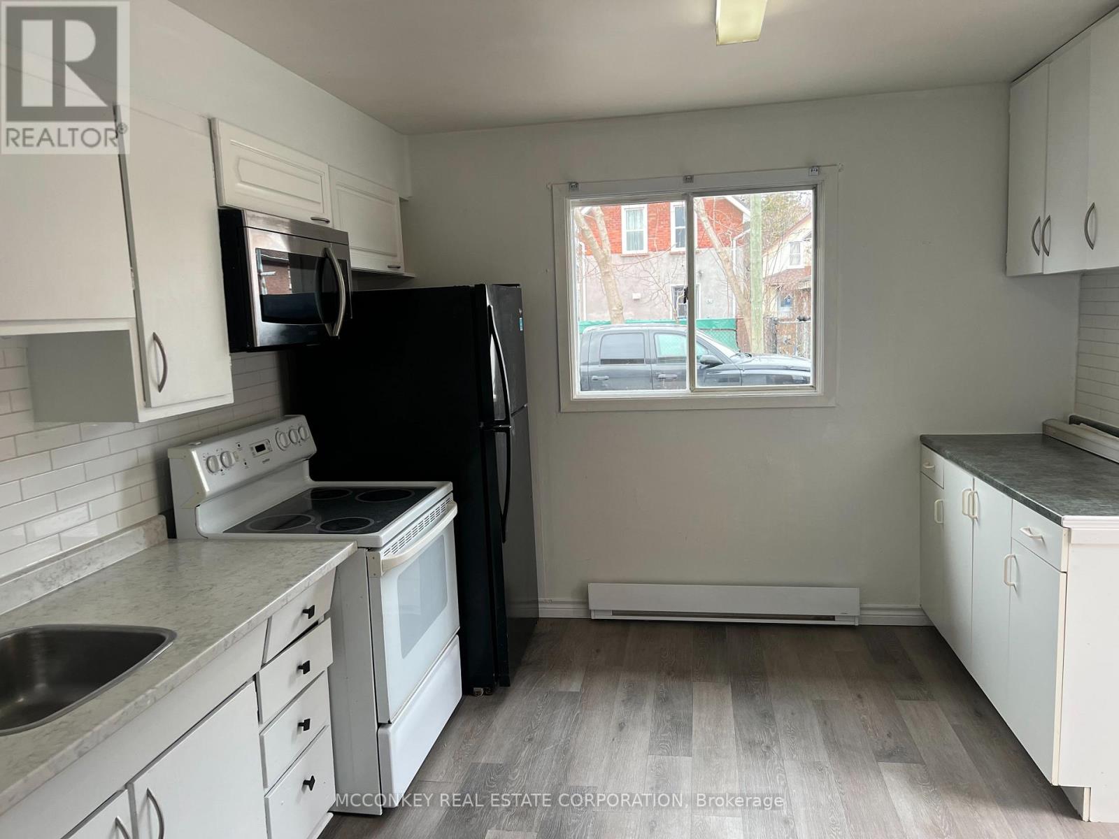 33-43 Jackson Avenue, Peterborough (Town Ward 3), Ontario  K9J 5B8 - Photo 7 - X12951378