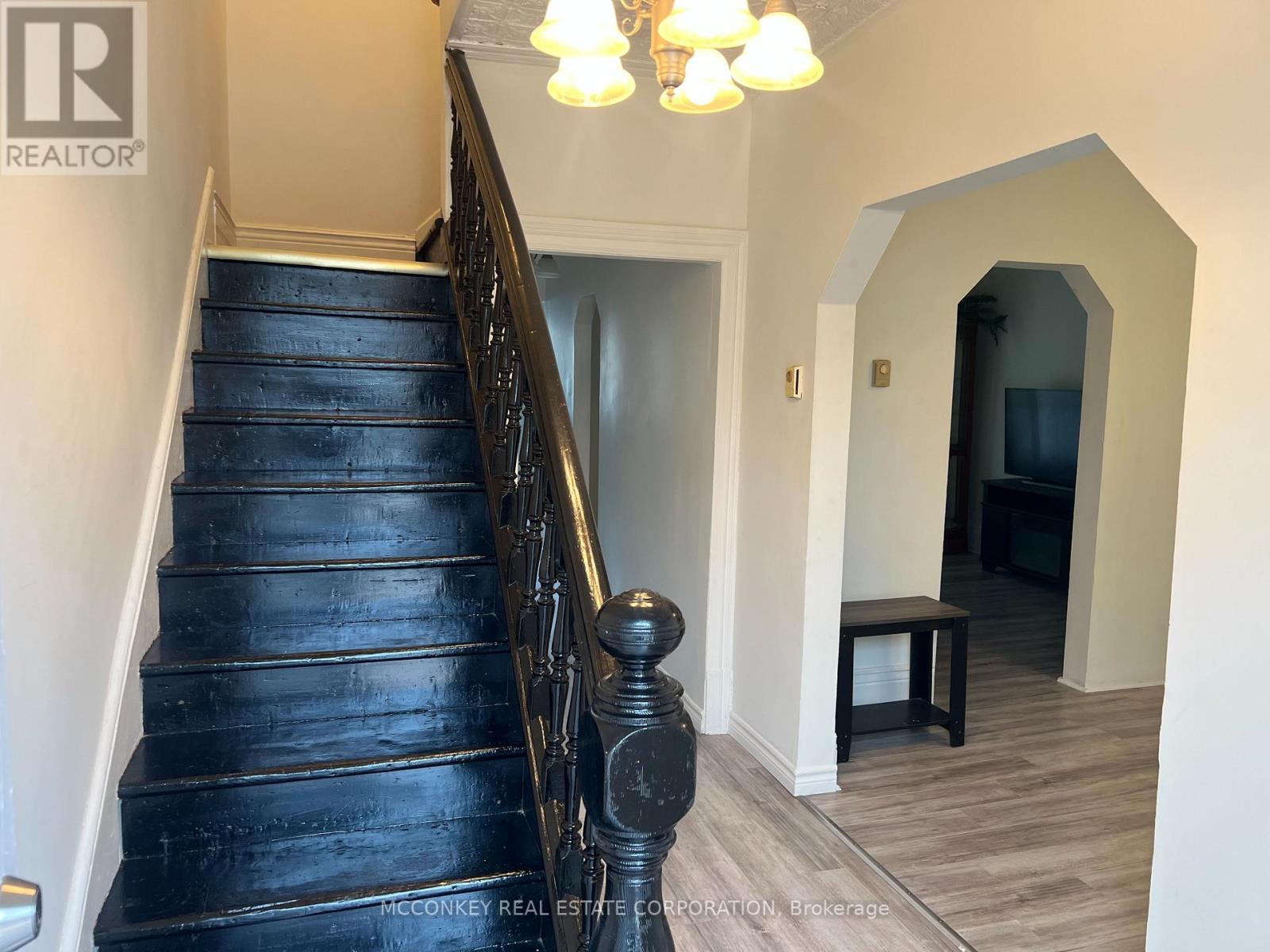 33-43 Jackson Avenue, Peterborough (Town Ward 3), Ontario  K9J 5B8 - Photo 8 - X12951378