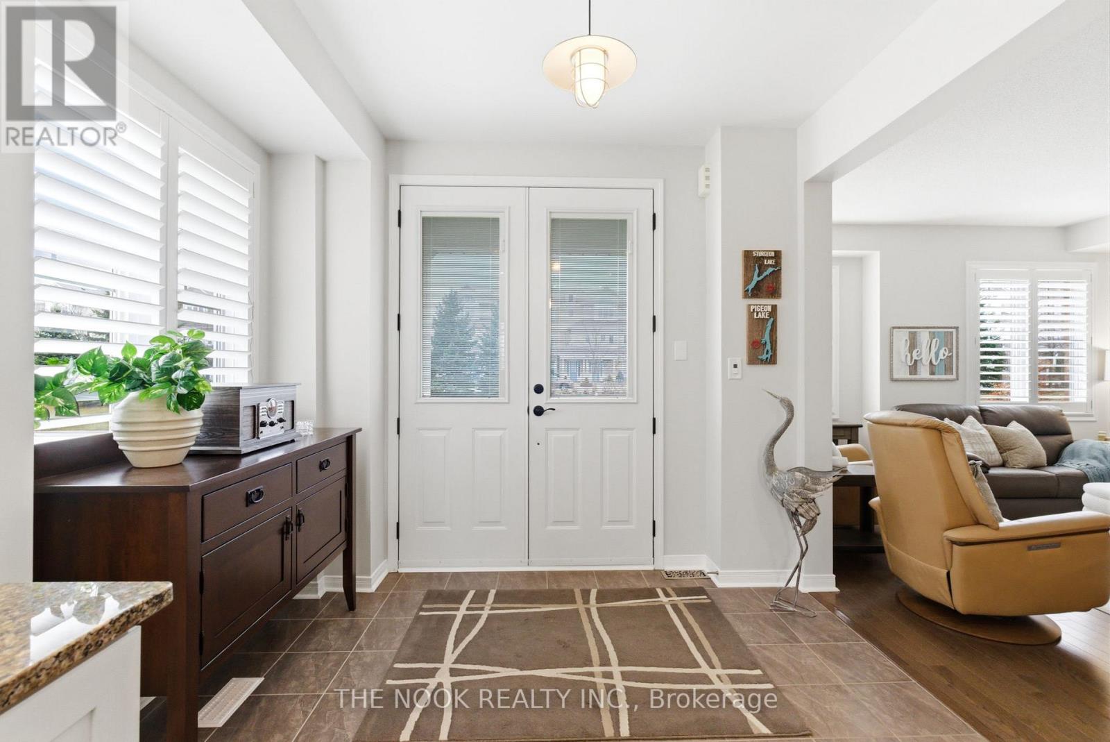 320 Lakebreeze Drive N, Clarington (Newcastle), Ontario  L1B 0A1 - Photo 2 - E12951548