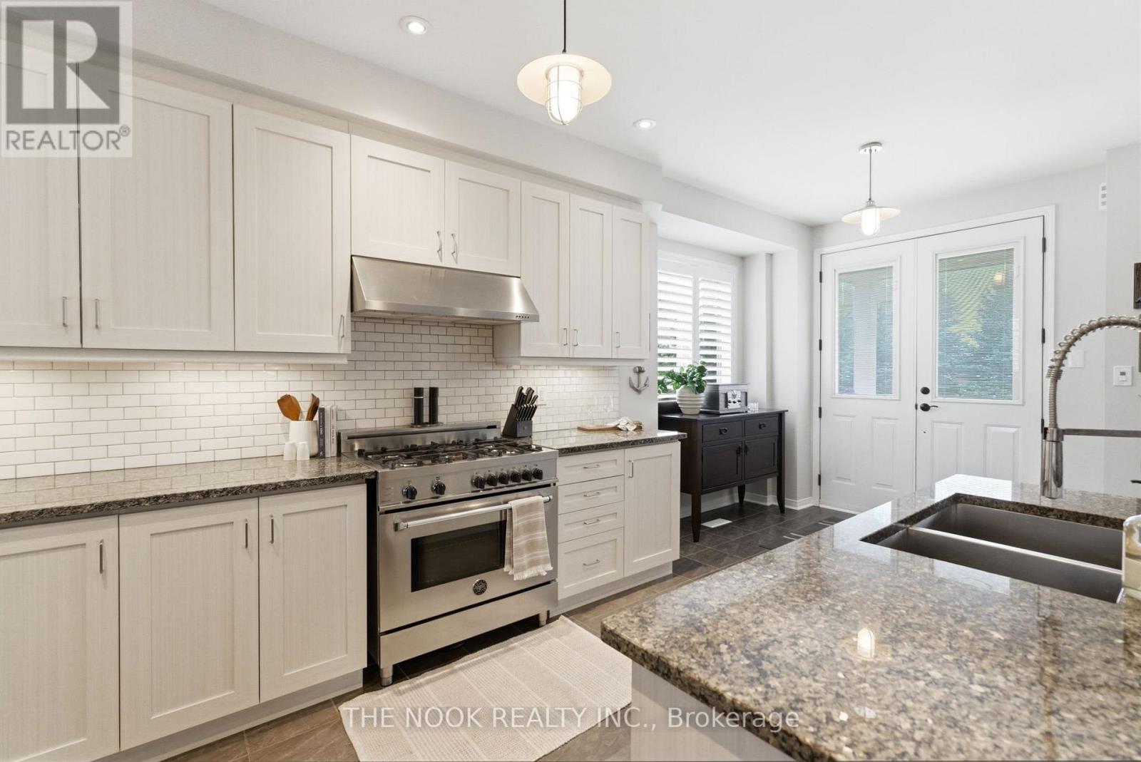 320 Lakebreeze Drive N, Clarington (Newcastle), Ontario  L1B 0A1 - Photo 7 - E12951548