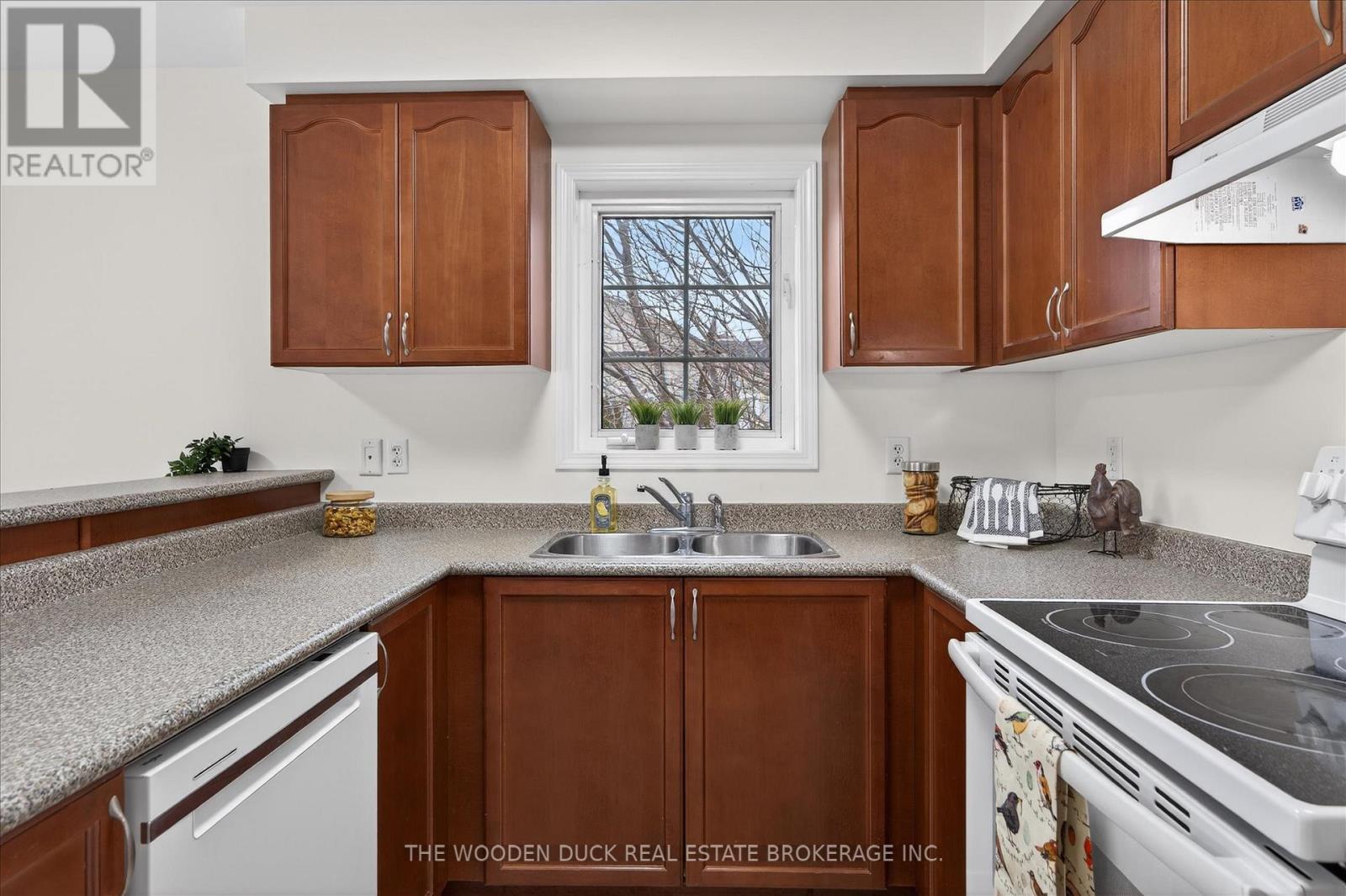 204 Evans Drive, Peterborough (Northcrest Ward 5), Ontario  K9H 7S6 - Photo 12 - X12951930