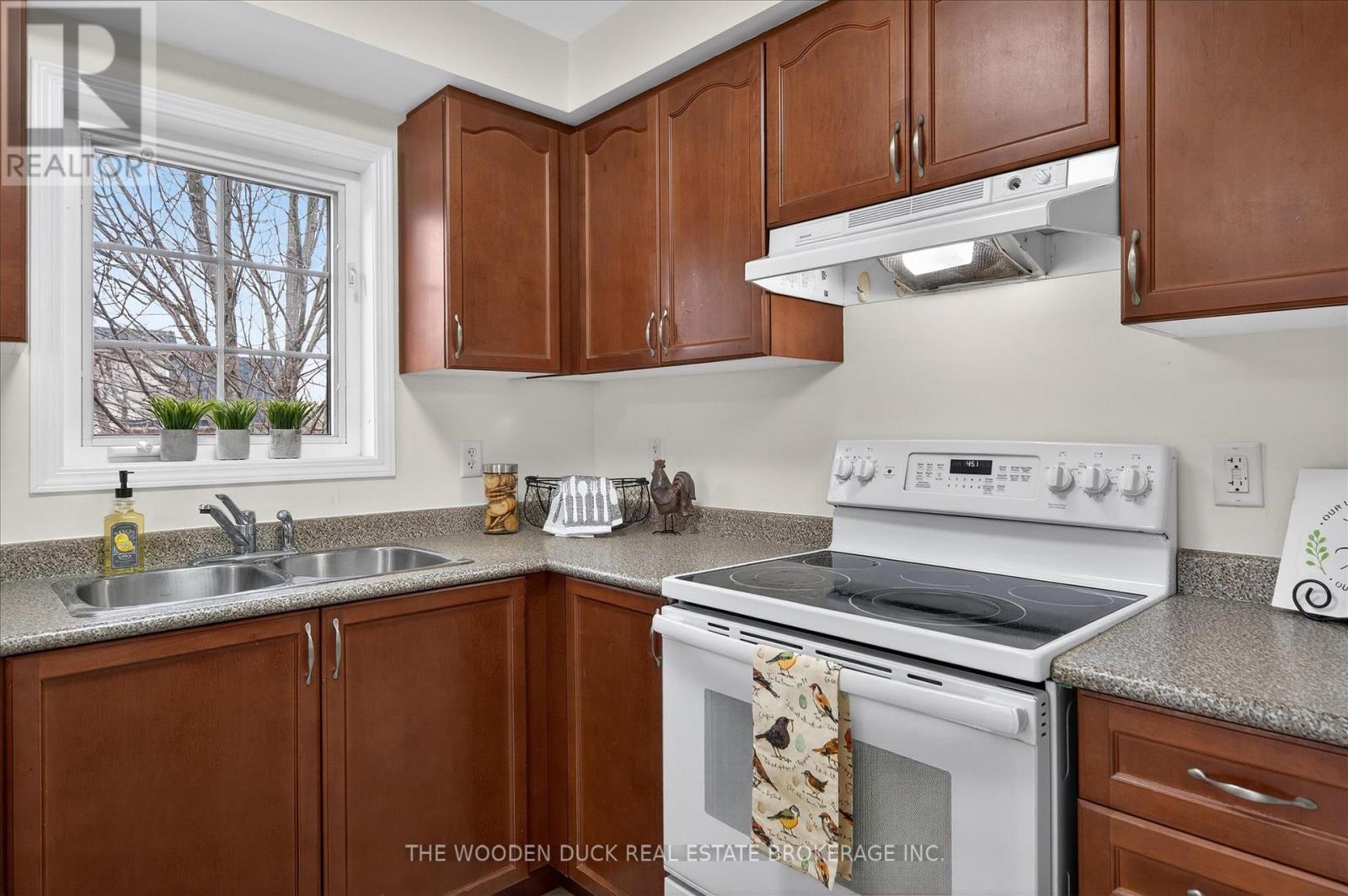 204 Evans Drive, Peterborough (Northcrest Ward 5), Ontario  K9H 7S6 - Photo 13 - X12951930