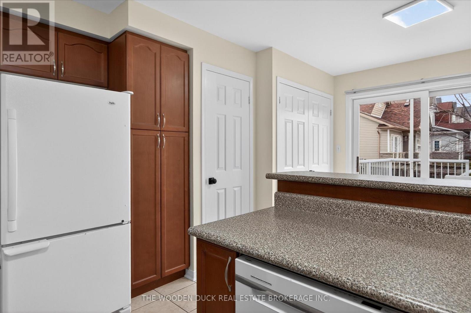 204 Evans Drive, Peterborough (Northcrest Ward 5), Ontario  K9H 7S6 - Photo 14 - X12951930