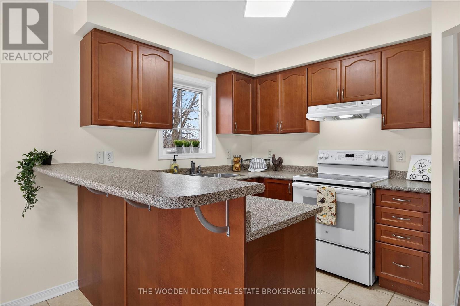 204 Evans Drive, Peterborough (Northcrest Ward 5), Ontario  K9H 7S6 - Photo 15 - X12951930