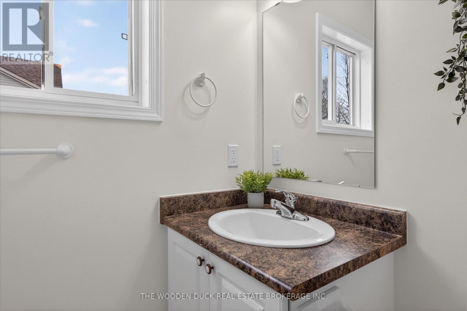 204 Evans Drive, Peterborough (Northcrest Ward 5), Ontario  K9H 7S6 - Photo 25 - X12951930