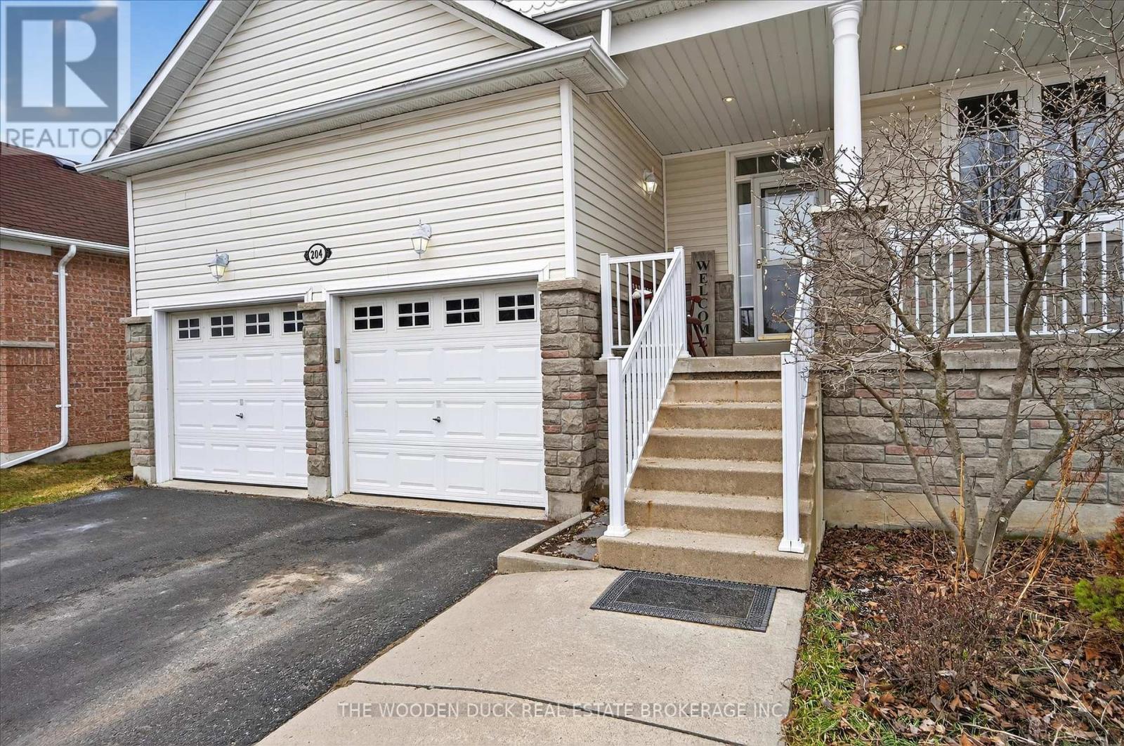 204 Evans Drive, Peterborough (Northcrest Ward 5), Ontario  K9H 7S6 - Photo 3 - X12951930