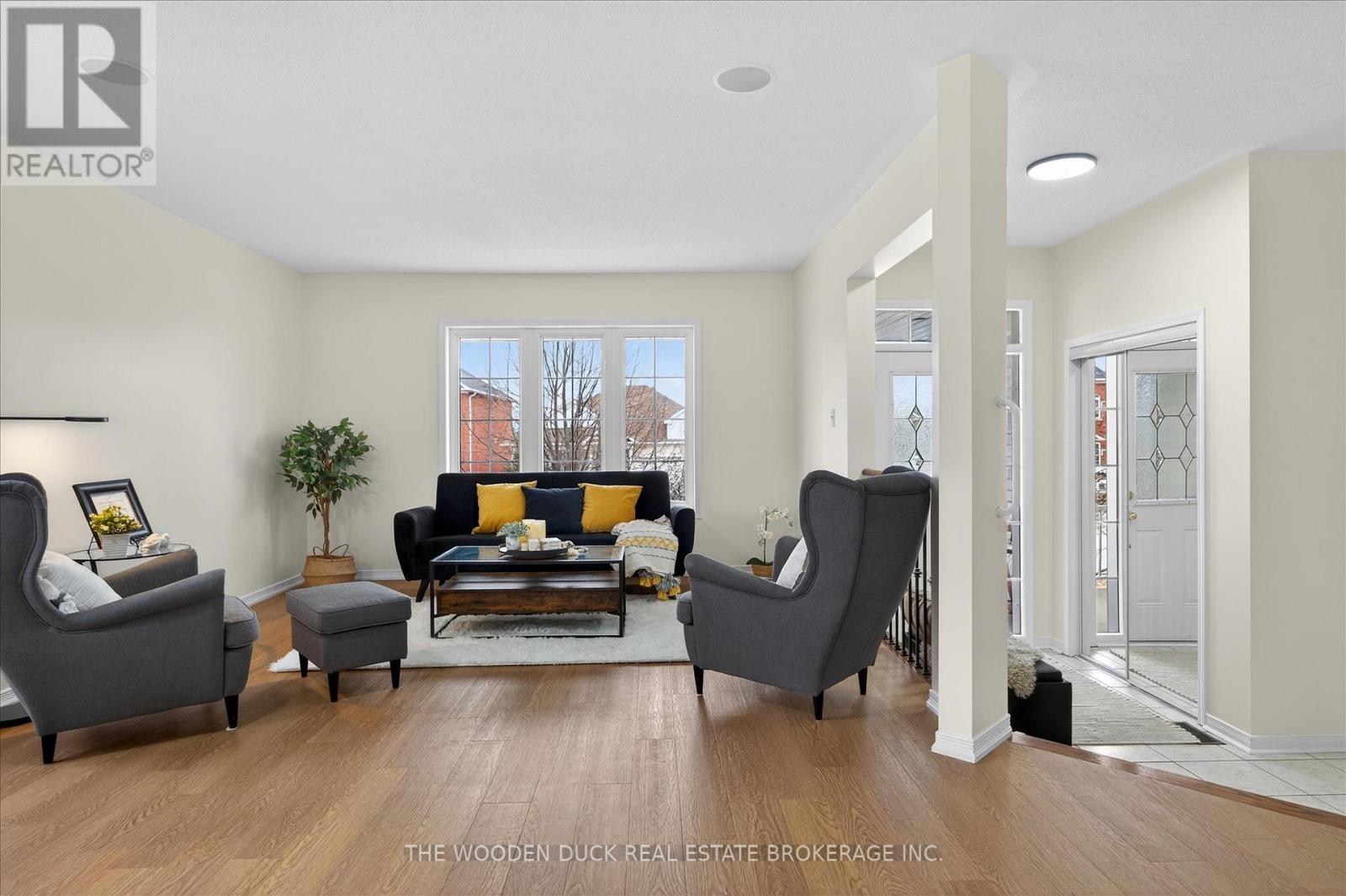 204 Evans Drive, Peterborough (Northcrest Ward 5), Ontario  K9H 7S6 - Photo 6 - X12951930