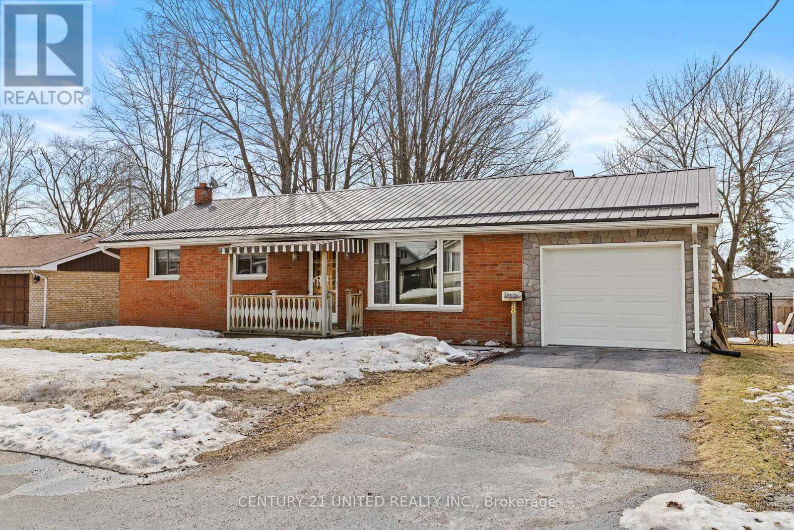8 Mclean Avenue, Havelock-Belmont-Methuen (Havelock), Ontario  K0L 1Z0 - Photo 2 - X12951944