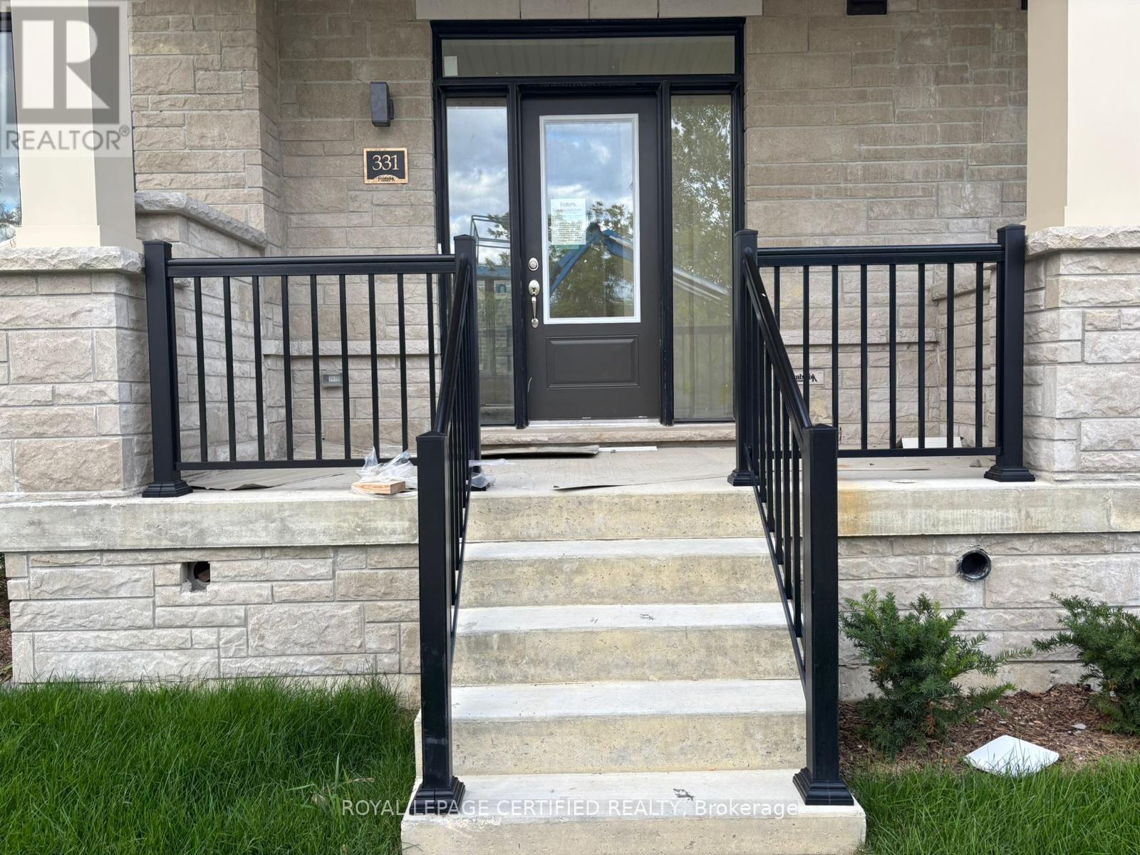 331 Lindsay Street N, Kawartha Lakes (Lindsay), Ontario  K9V 0T2 - Photo 2 - X12951968