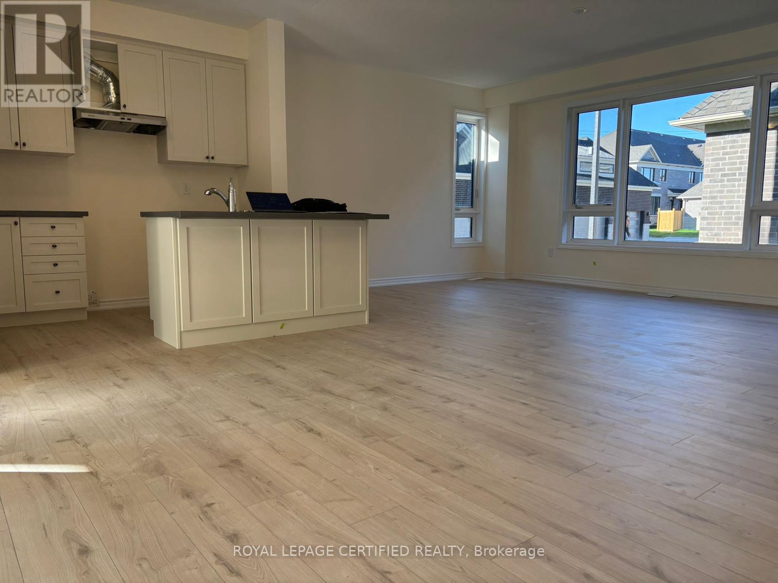 331 Lindsay Street N, Kawartha Lakes (Lindsay), Ontario  K9V 0T2 - Photo 5 - X12951968