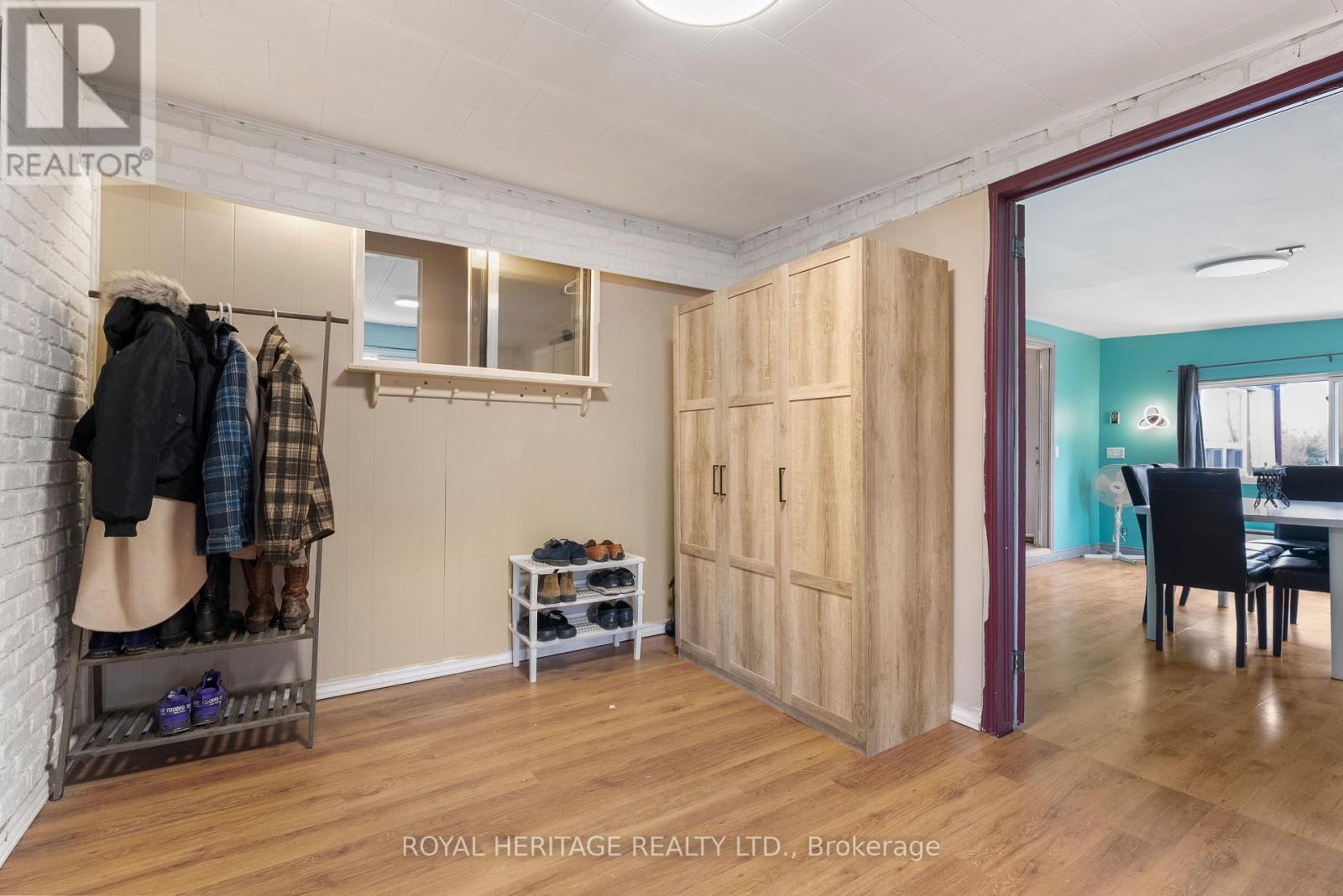 16 Fenelon Way, Kawartha Lakes (Fenelon), Ontario  K9V 4R1 - Photo 2 - X12952358