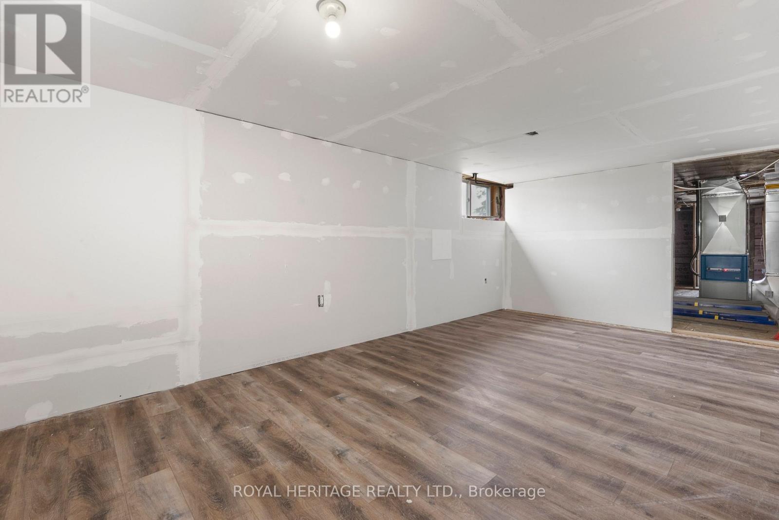 16 Fenelon Way, Kawartha Lakes (Fenelon), Ontario  K9V 4R1 - Photo 23 - X12952358