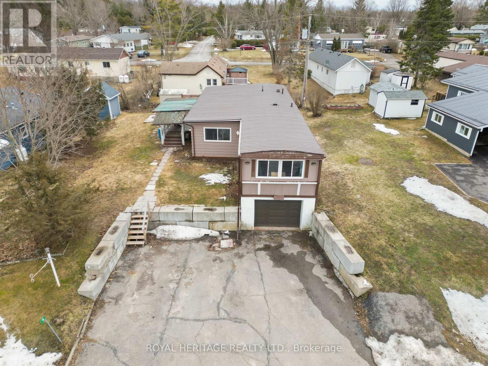 16 Fenelon Way, Kawartha Lakes (Fenelon), Ontario  K9V 4R1 - Photo 30 - X12952358