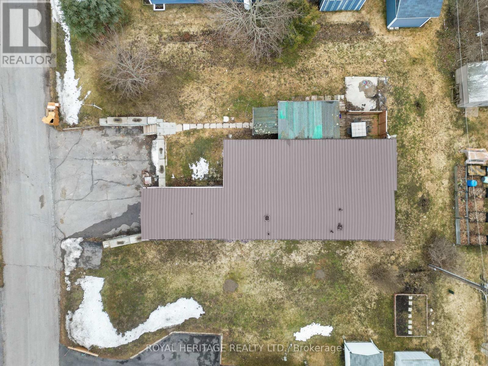 16 Fenelon Way, Kawartha Lakes (Fenelon), Ontario  K9V 4R1 - Photo 38 - X12952358