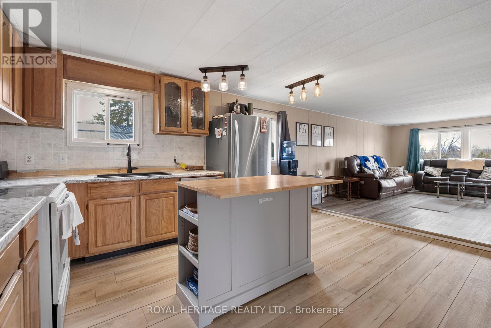 16 Fenelon Way, Kawartha Lakes (Fenelon), Ontario  K9V 4R1 - Photo 5 - X12952358