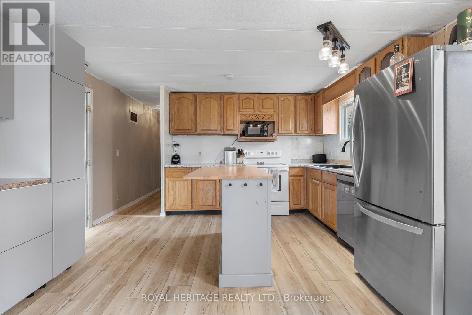 16 Fenelon Way, Kawartha Lakes (Fenelon), Ontario  K9V 4R1 - Photo 6 - X12952358