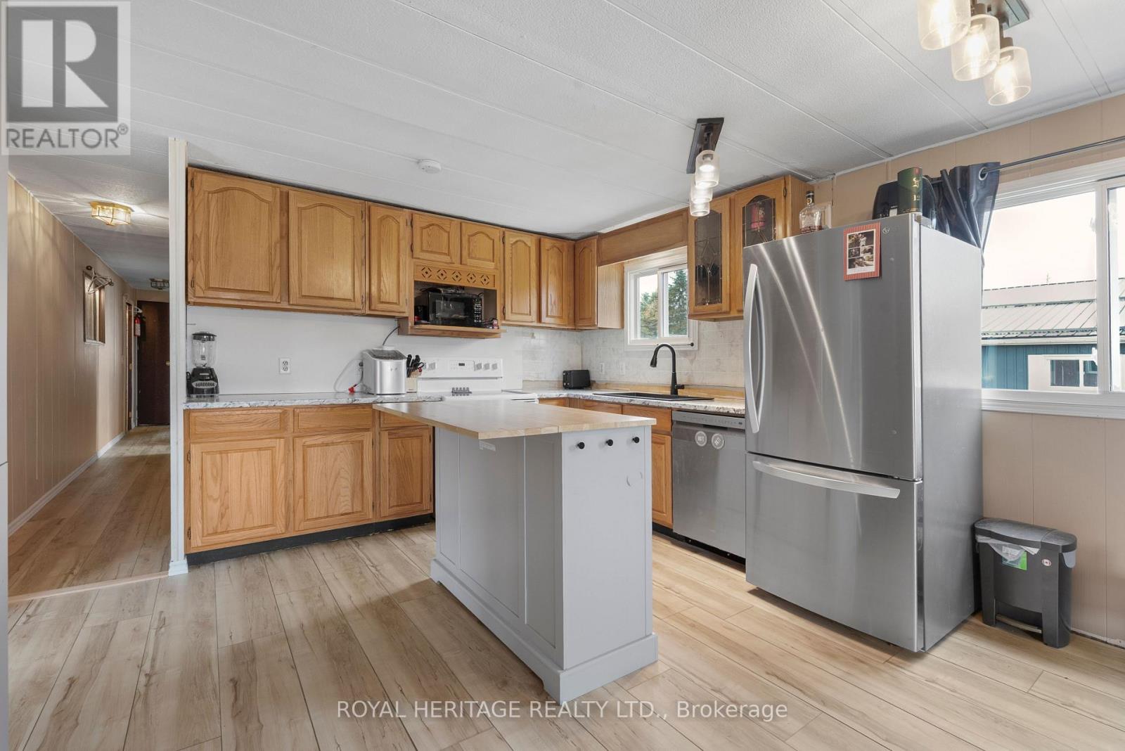 16 Fenelon Way, Kawartha Lakes (Fenelon), Ontario  K9V 4R1 - Photo 7 - X12952358