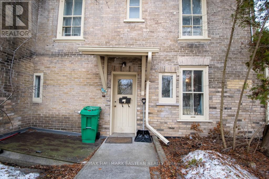 813 Water St. & 11 Argyle Street, Peterborough (Northcrest Ward 5), Ontario  K9H 3N7 - Photo 12 - X12952654