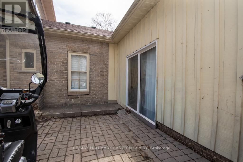 813 Water St. & 11 Argyle Street, Peterborough (Northcrest Ward 5), Ontario  K9H 3N7 - Photo 22 - X12952654