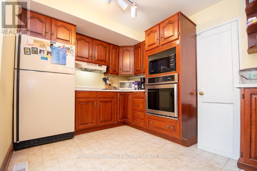 813 Water St. & 11 Argyle Street, Peterborough (Northcrest Ward 5), Ontario  K9H 3N7 - Photo 6 - X12952654