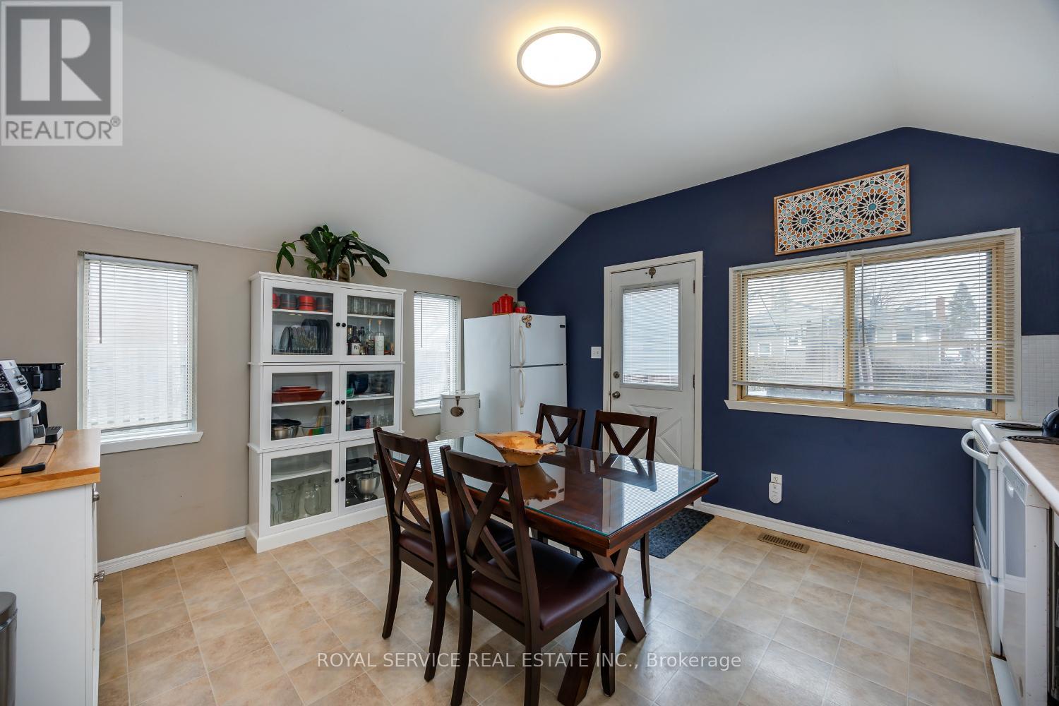 577 Braidwood Avenue, Peterborough (Otonabee Ward 1), Ontario  K9J 1V9 - Photo 14 - X12953528