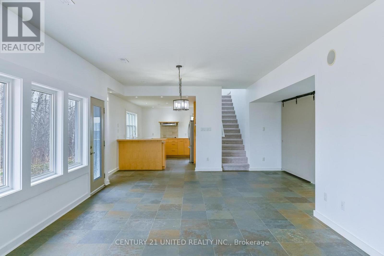 590 Maniece Avenue, Peterborough (Ashburnham Ward 4), Ontario  K9J 6X9 - Photo 10 - X12953580