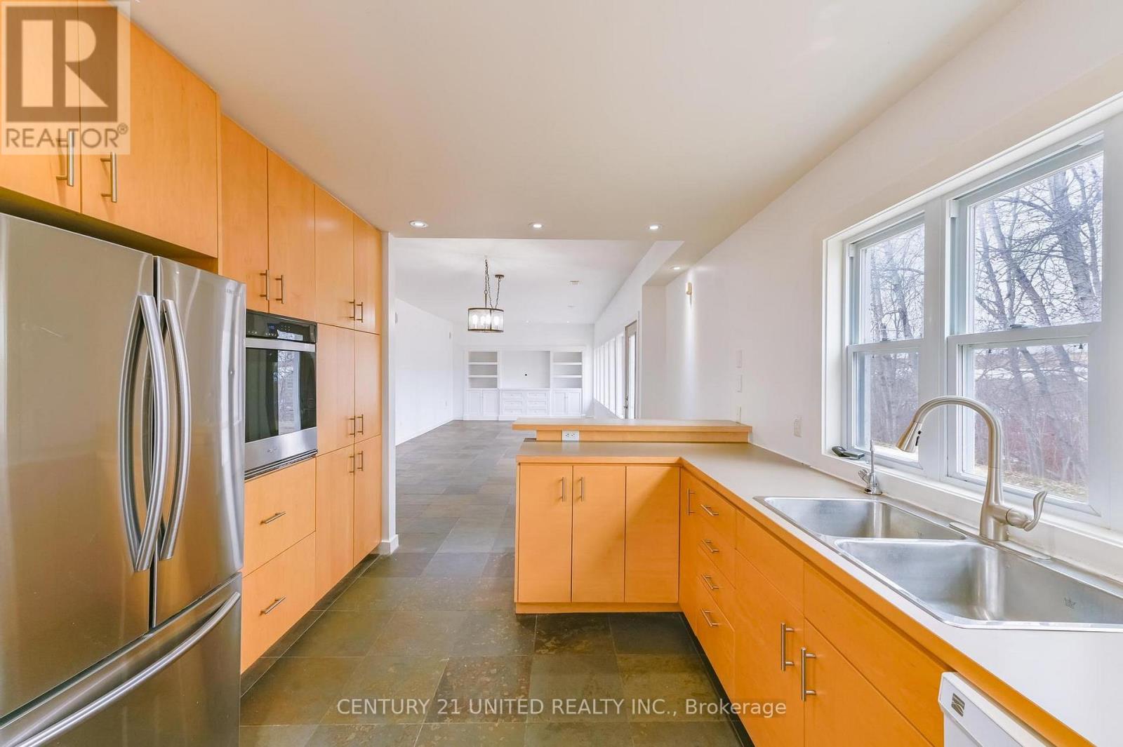 590 Maniece Avenue, Peterborough (Ashburnham Ward 4), Ontario  K9J 6X9 - Photo 11 - X12953580