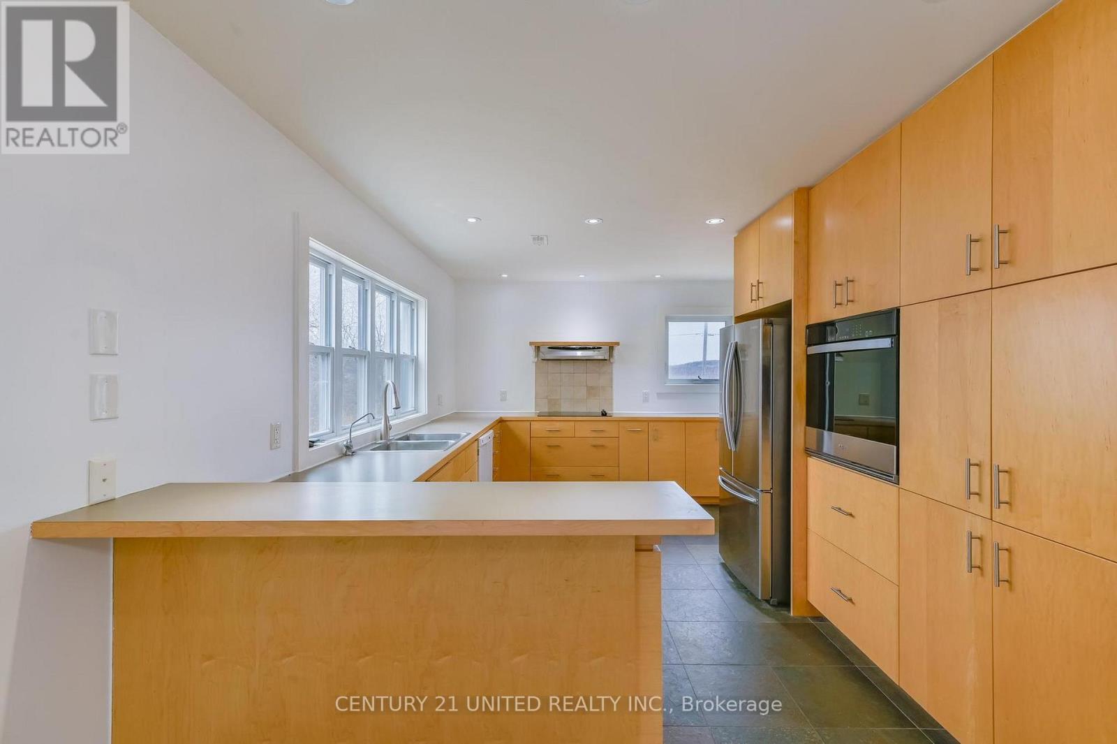 590 Maniece Avenue, Peterborough (Ashburnham Ward 4), Ontario  K9J 6X9 - Photo 13 - X12953580