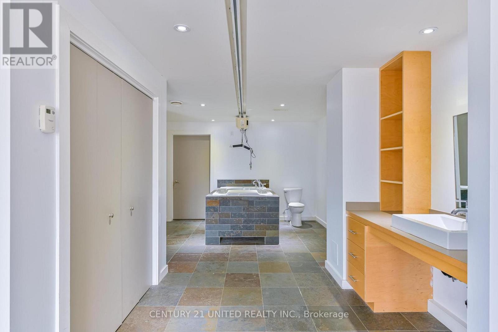 590 Maniece Avenue, Peterborough (Ashburnham Ward 4), Ontario  K9J 6X9 - Photo 21 - X12953580