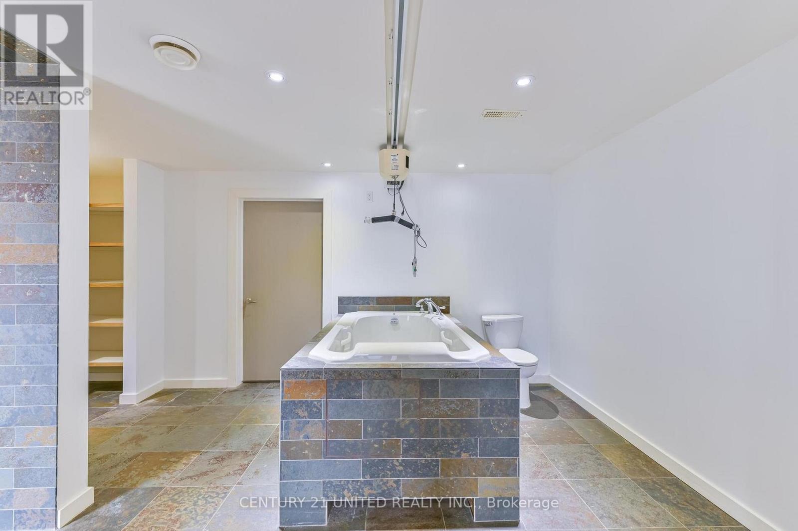 590 Maniece Avenue, Peterborough (Ashburnham Ward 4), Ontario  K9J 6X9 - Photo 22 - X12953580