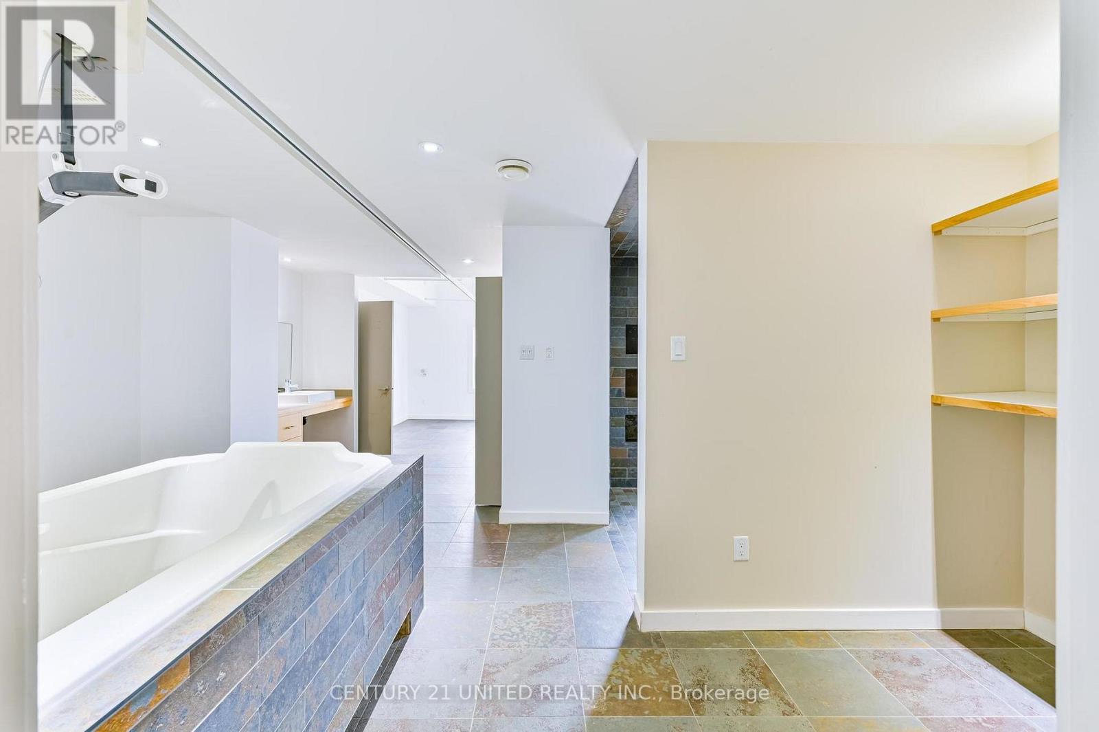 590 Maniece Avenue, Peterborough (Ashburnham Ward 4), Ontario  K9J 6X9 - Photo 23 - X12953580