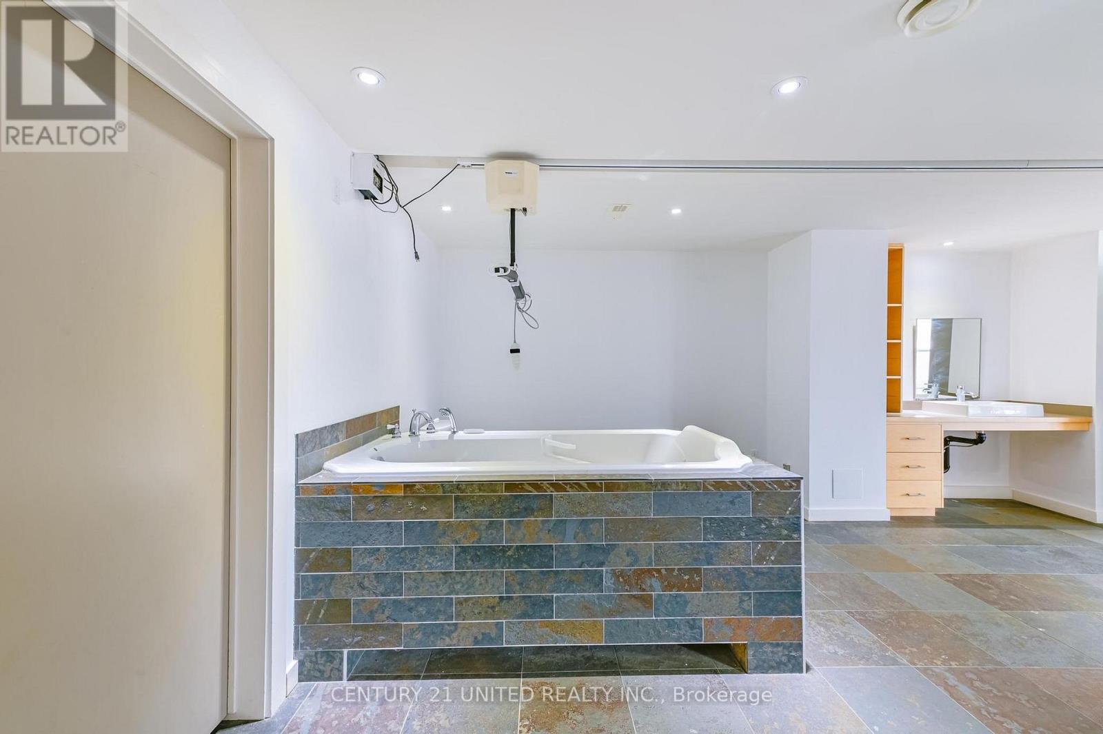 590 Maniece Avenue, Peterborough (Ashburnham Ward 4), Ontario  K9J 6X9 - Photo 24 - X12953580