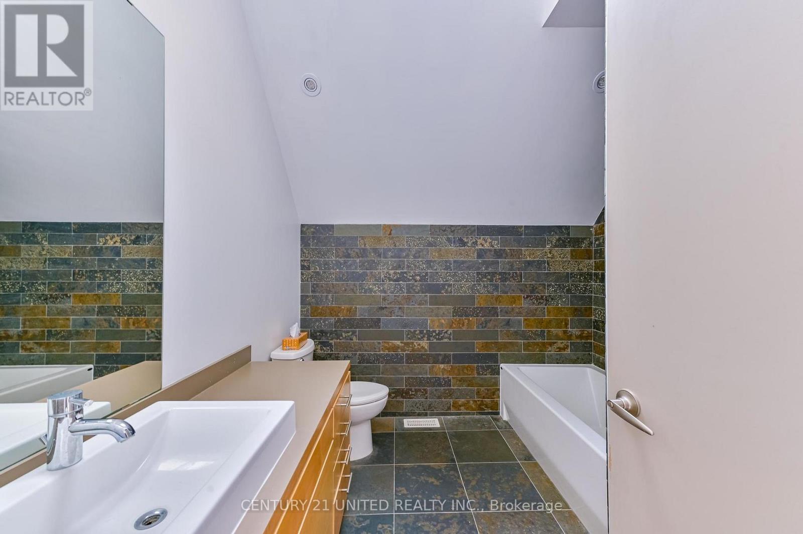 590 Maniece Avenue, Peterborough (Ashburnham Ward 4), Ontario  K9J 6X9 - Photo 35 - X12953580