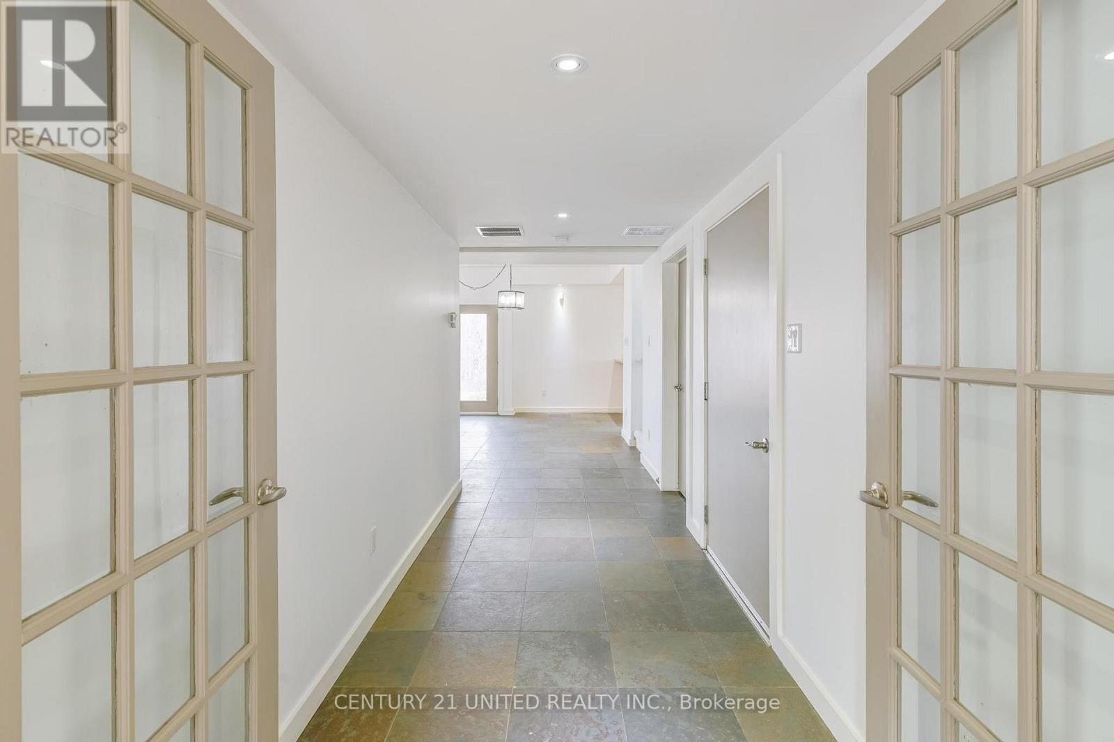 590 Maniece Avenue, Peterborough (Ashburnham Ward 4), Ontario  K9J 6X9 - Photo 4 - X12953580