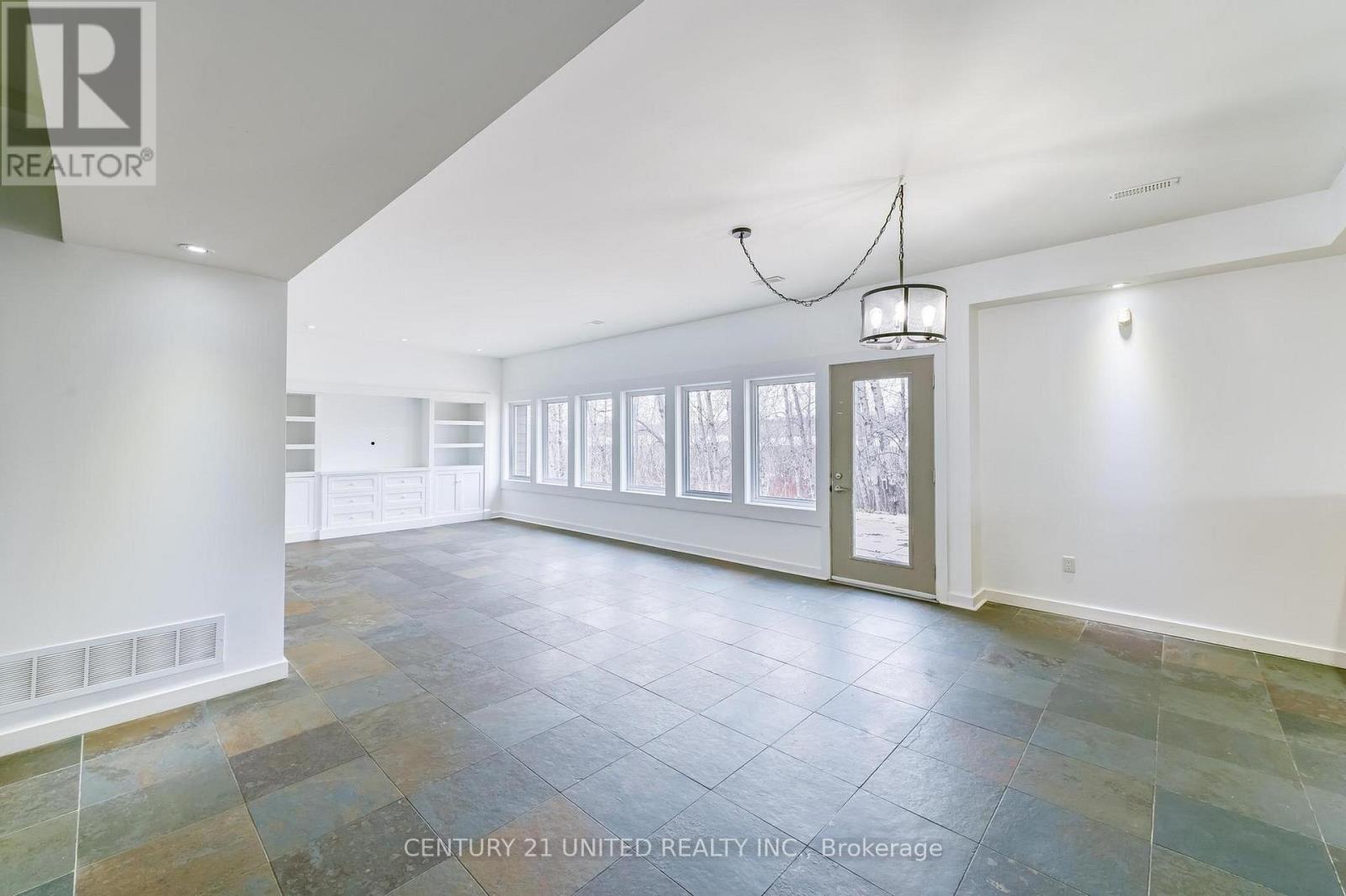 590 Maniece Avenue, Peterborough (Ashburnham Ward 4), Ontario  K9J 6X9 - Photo 5 - X12953580