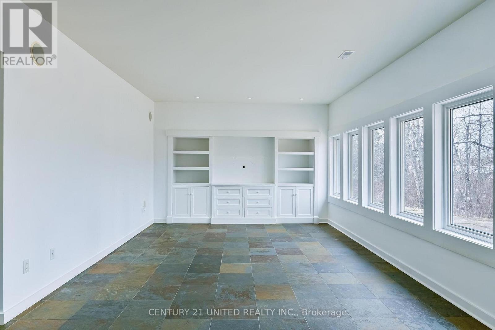 590 Maniece Avenue, Peterborough (Ashburnham Ward 4), Ontario  K9J 6X9 - Photo 7 - X12953580