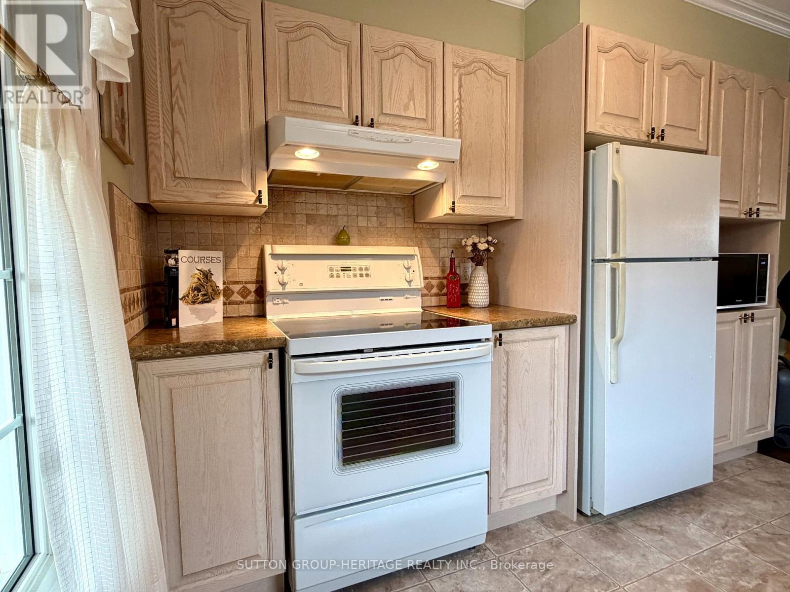 5 Susan Court, Kawartha Lakes (Lindsay), Ontario  K9H 4H1 - Photo 3 - X12954042