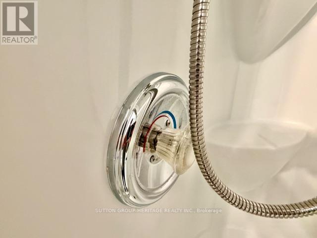 5 Susan Court, Kawartha Lakes (Lindsay), Ontario  K9H 4H1 - Photo 34 - X12954042