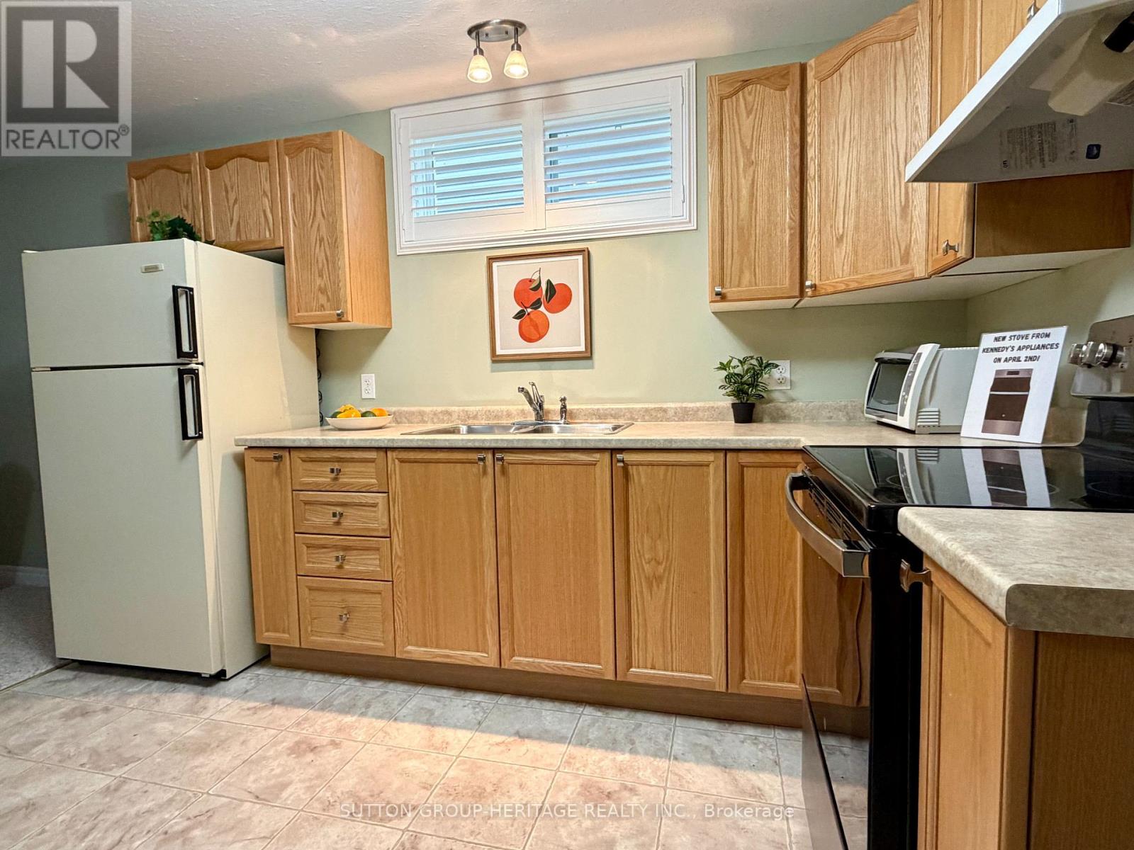 5 Susan Court, Kawartha Lakes (Lindsay), Ontario  K9H 4H1 - Photo 4 - X12954042