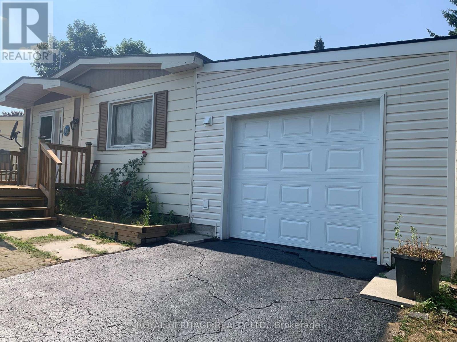 39 Circle Drive, Kawartha Lakes (Fenelon), Ontario  K9V 4R1 - Photo 2 - X12954534