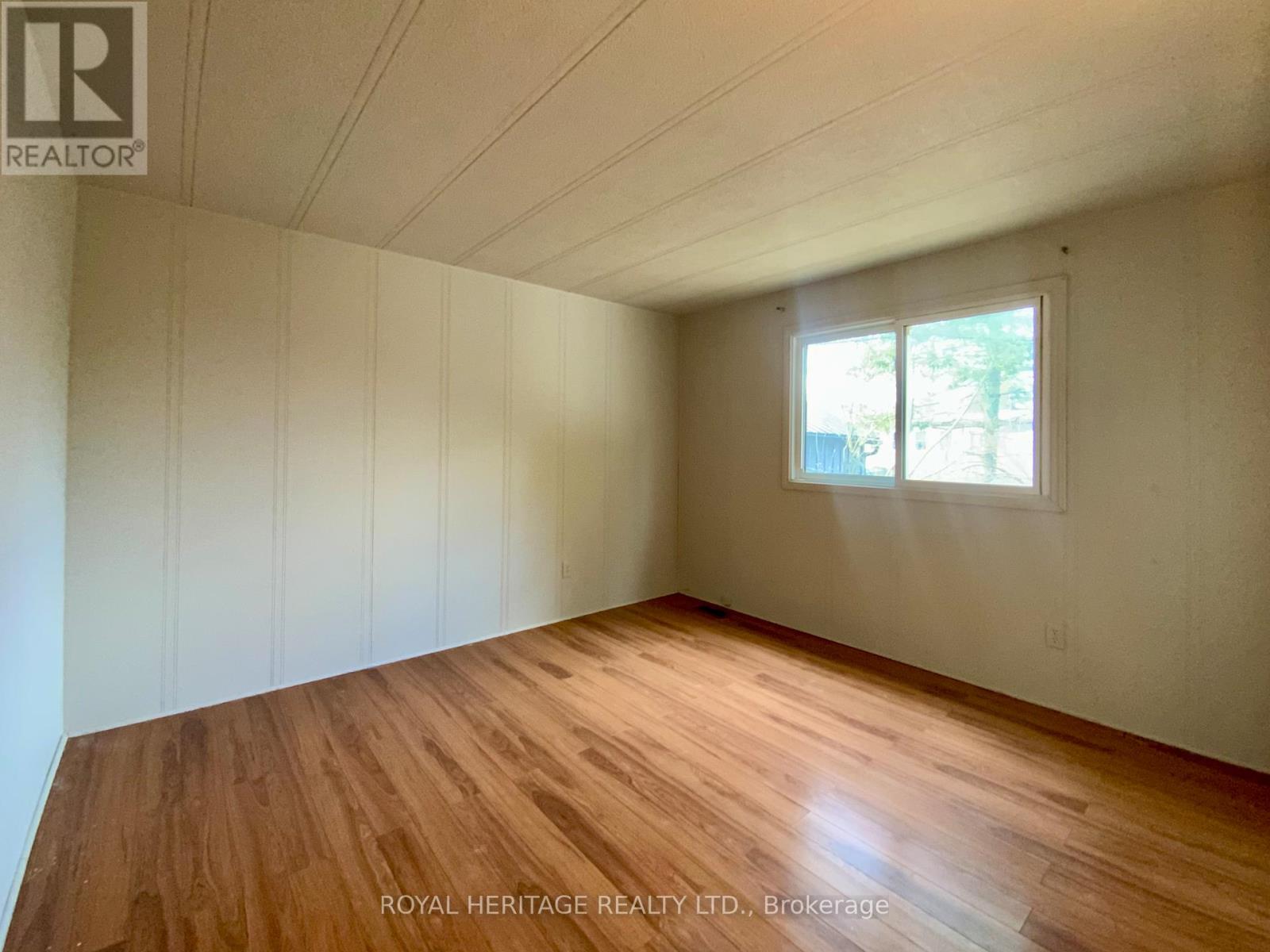 39 Circle Drive, Kawartha Lakes (Fenelon), Ontario  K9V 4R1 - Photo 21 - X12954534