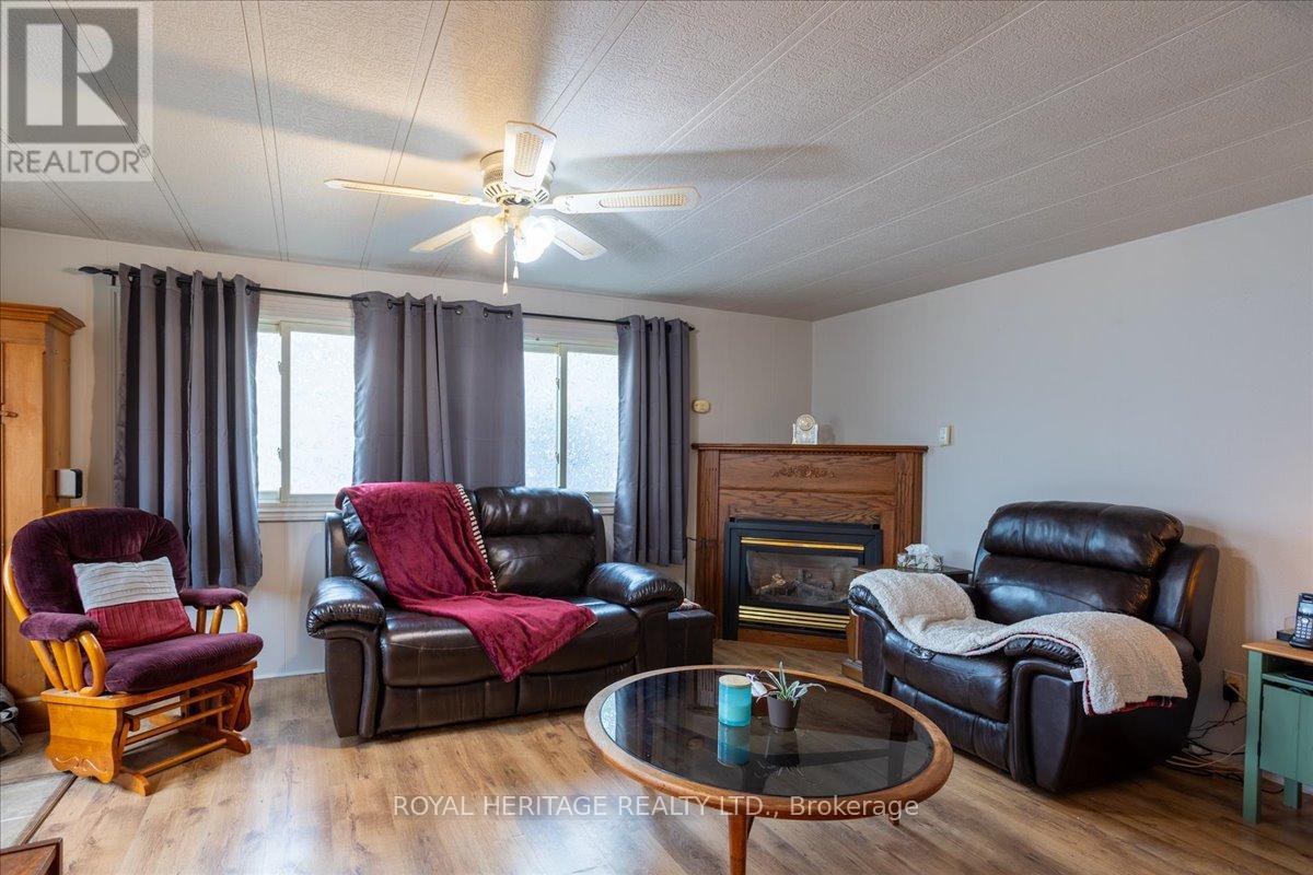 39 Circle Drive, Kawartha Lakes (Fenelon), Ontario  K9V 4R1 - Photo 5 - X12954534