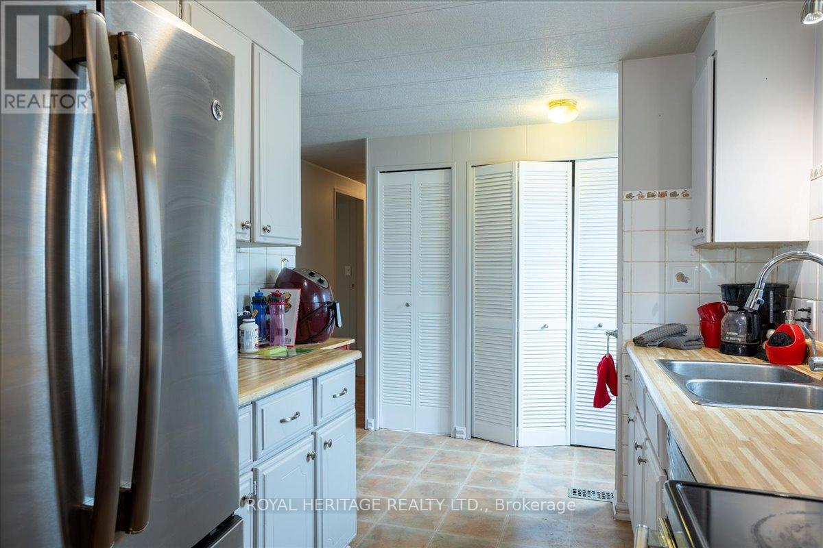 39 Circle Drive, Kawartha Lakes (Fenelon), Ontario  K9V 4R1 - Photo 9 - X12954534