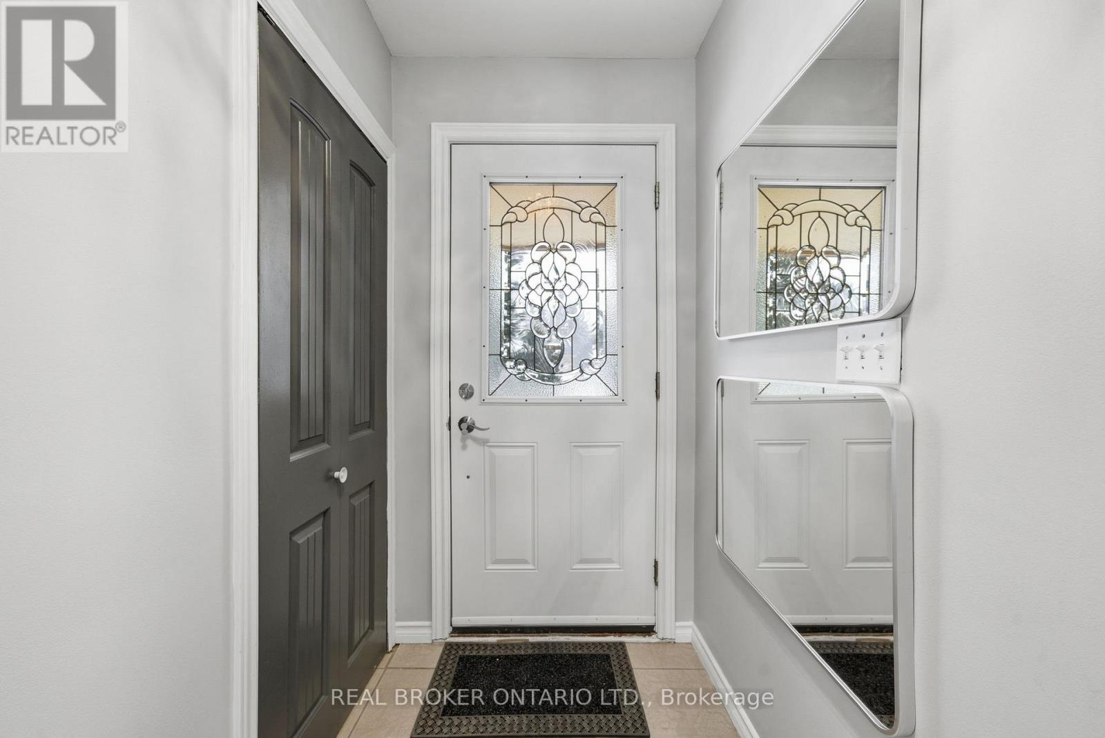 1157 Lakeshore Road, Port Hope, Ontario  L1B 1L9 - Photo 3 - X12954554