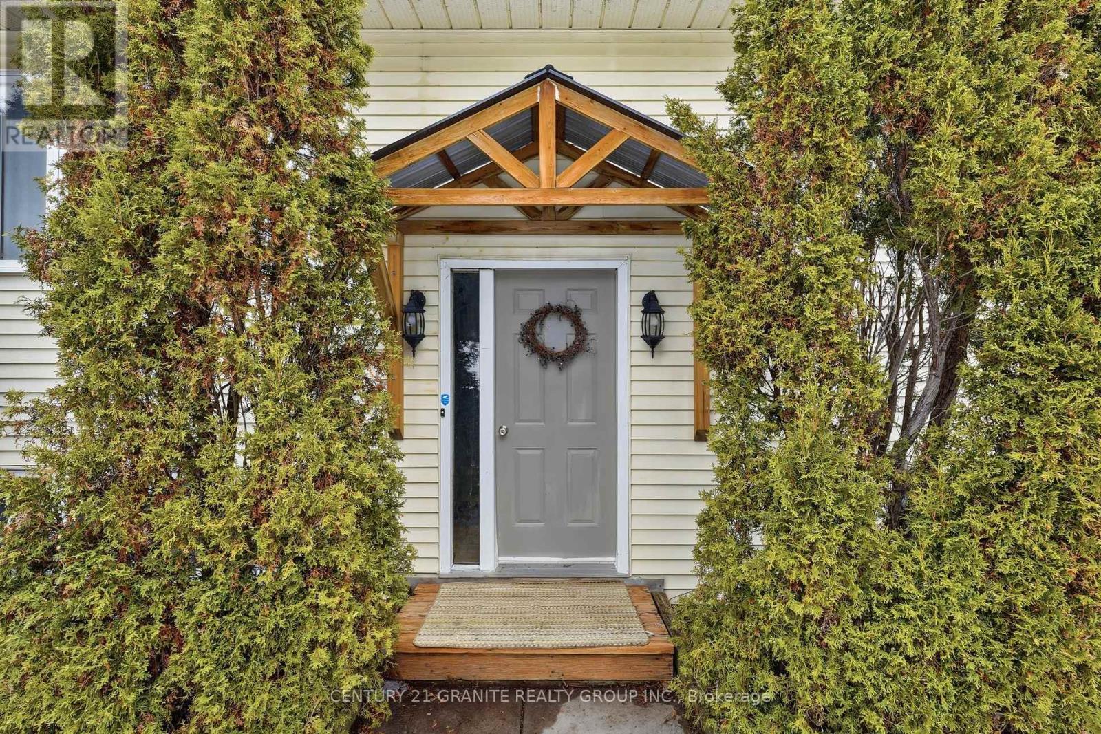 28 Pine Ridge Road, Bancroft (Dungannon Ward), Ontario  K0L 1C0 - Photo 2 - X12955170