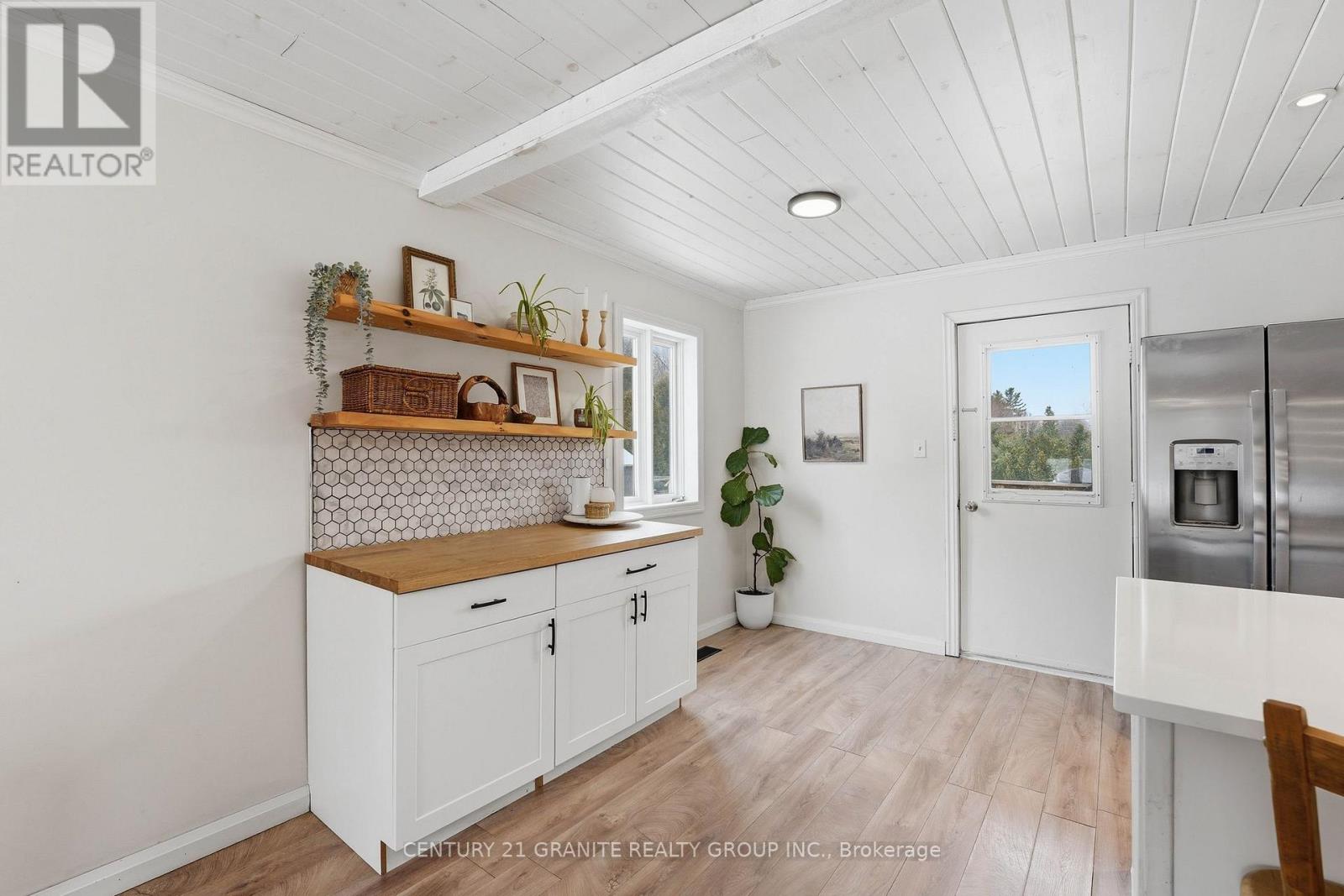 28 Pine Ridge Road, Bancroft (Dungannon Ward), Ontario  K0L 1C0 - Photo 4 - X12955170