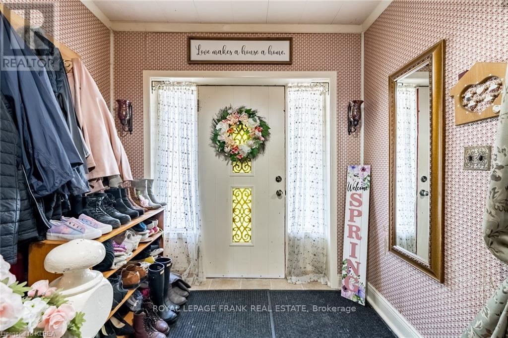 37 Sussex Street N, Kawartha Lakes (Lindsay), Ontario  K9V 4H6 - Photo 11 - X12957646