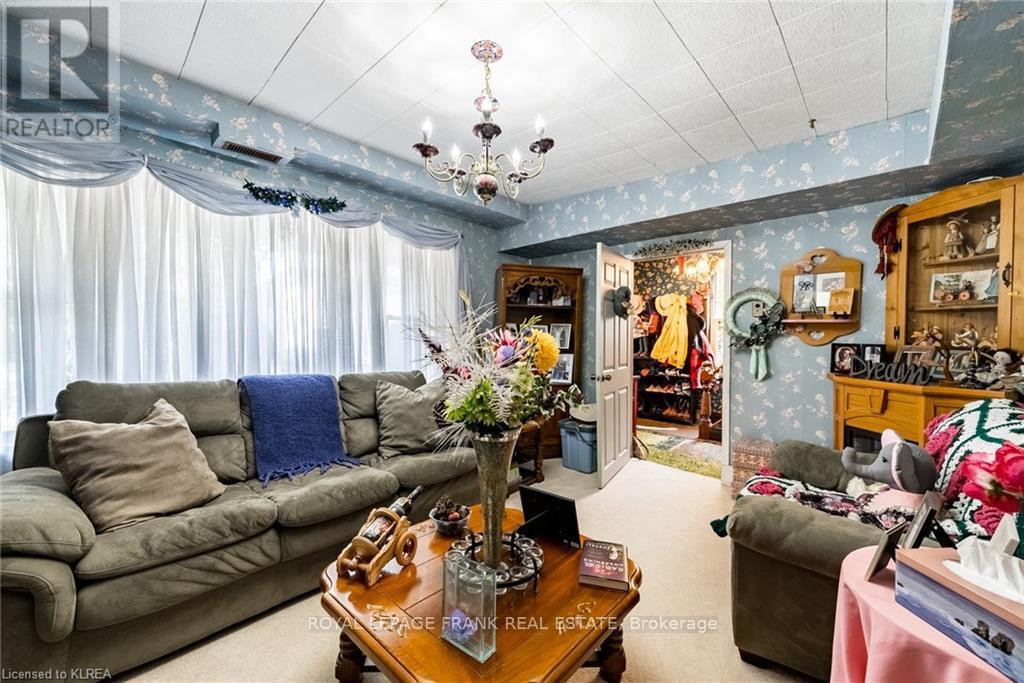 37 Sussex Street N, Kawartha Lakes (Lindsay), Ontario  K9V 4H6 - Photo 12 - X12957646