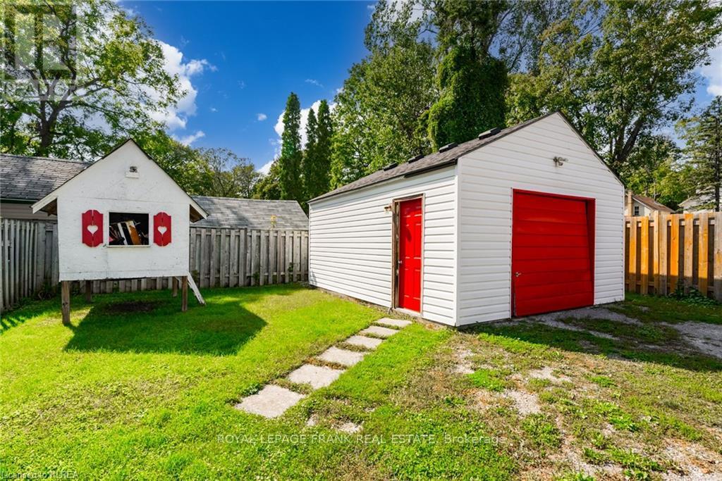 37 Sussex Street N, Kawartha Lakes (Lindsay), Ontario  K9V 4H6 - Photo 17 - X12957646