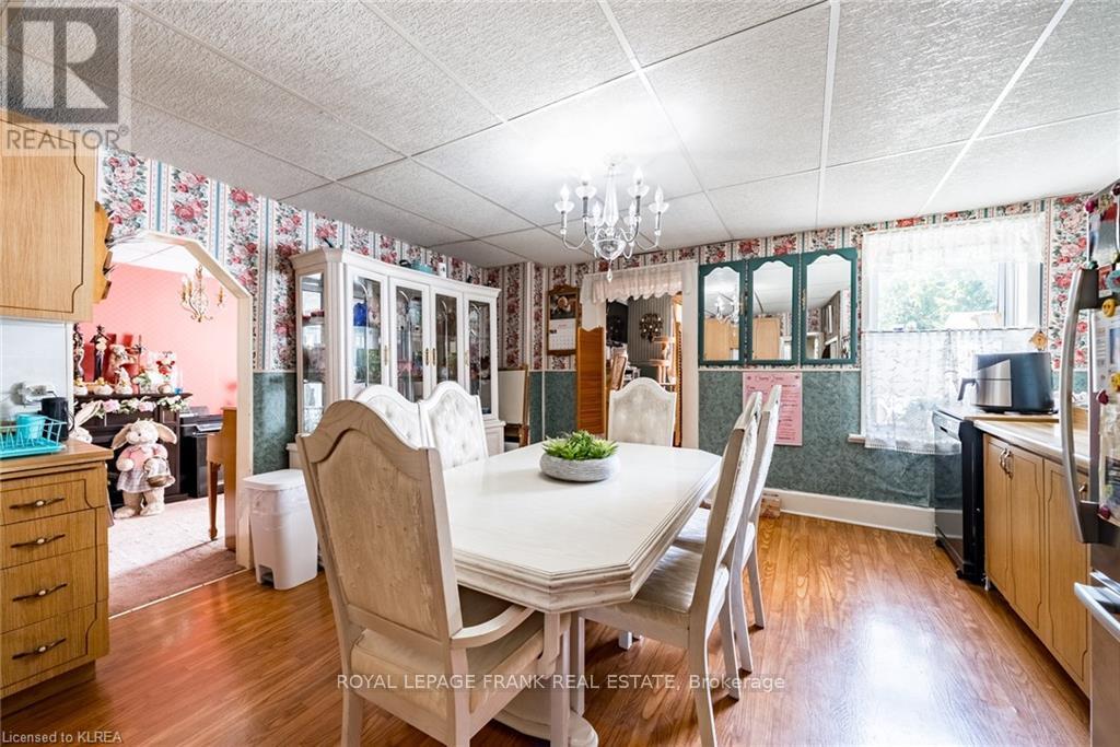 37 Sussex Street N, Kawartha Lakes (Lindsay), Ontario  K9V 4H6 - Photo 21 - X12957646